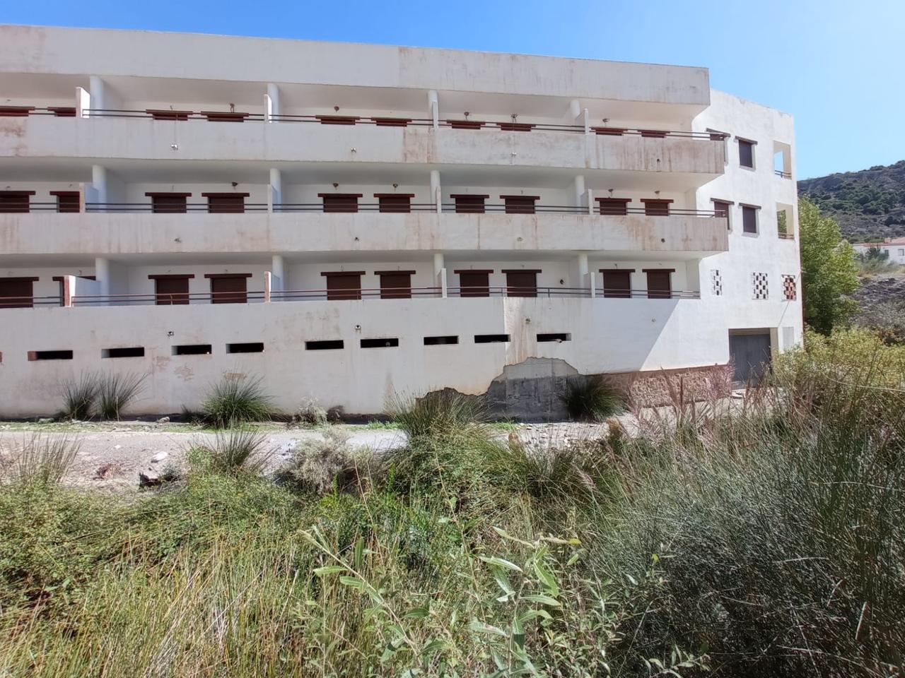 foto de OBRA PARADA EN BARRIADA GUARROS, PATERNA DEL RÍO, ALMERÍA