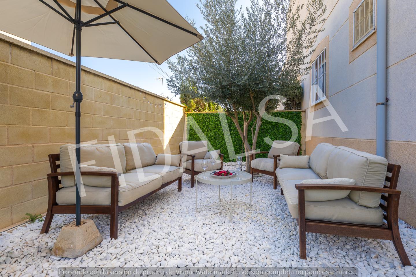 Bungalow en Avenida Laguna Azul, Torrevieja, Alicante de 100 m2