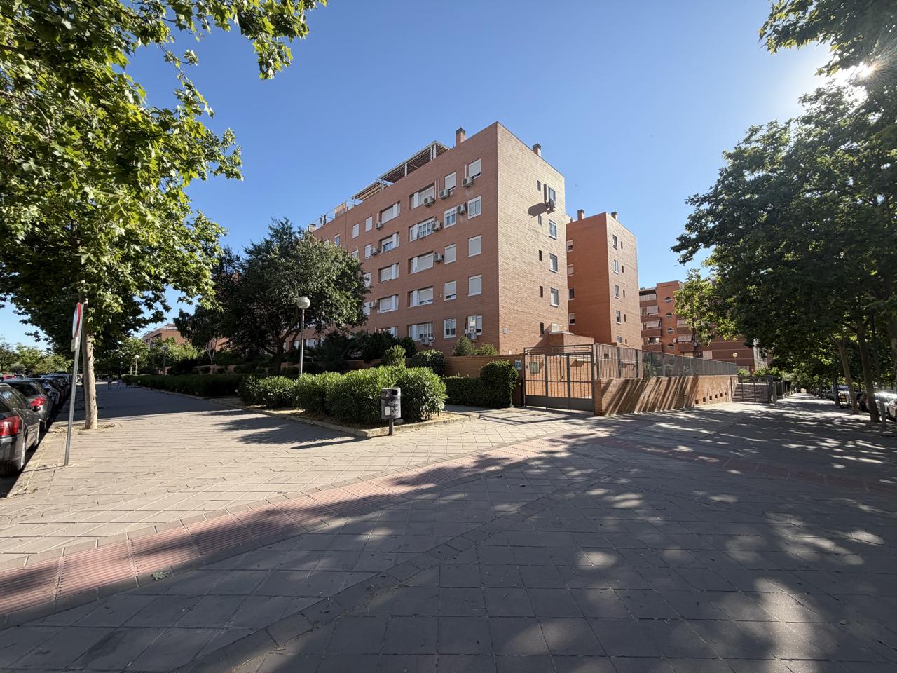 Piso en Avenida del Ocho de Marzo, Fuenlabrada, Madrid de 118 m2