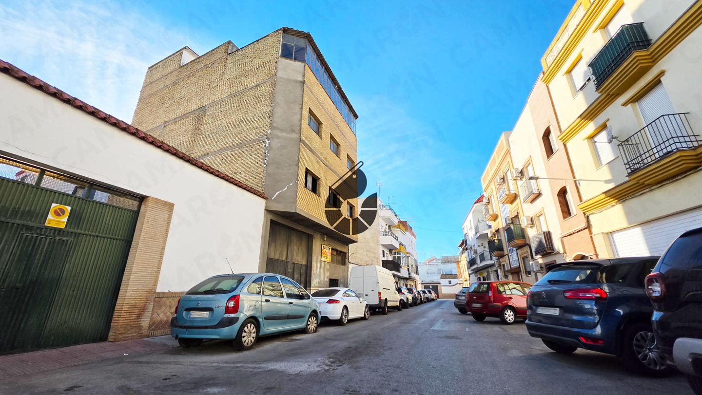 Edificio en venta en Gelves de 553 m2 REF:04304