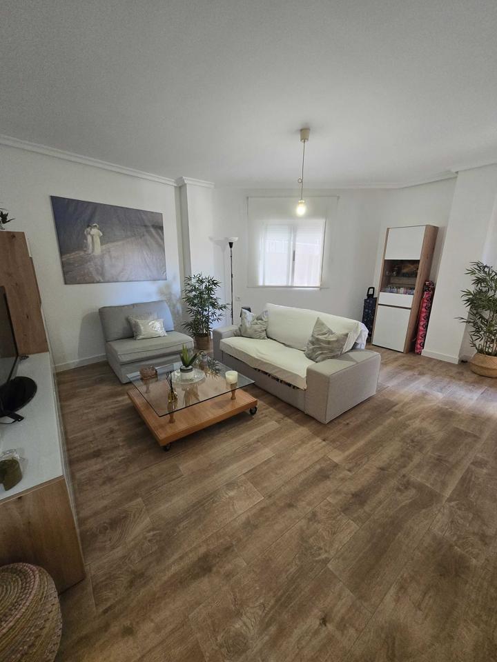 Piso en Calle San Emigdio, Torrevieja, Alicante de 60 m2
