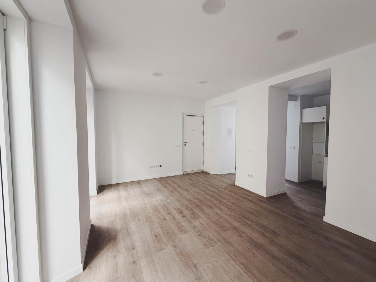 Piso a estrenar de dos dormitorios y dos baños.
