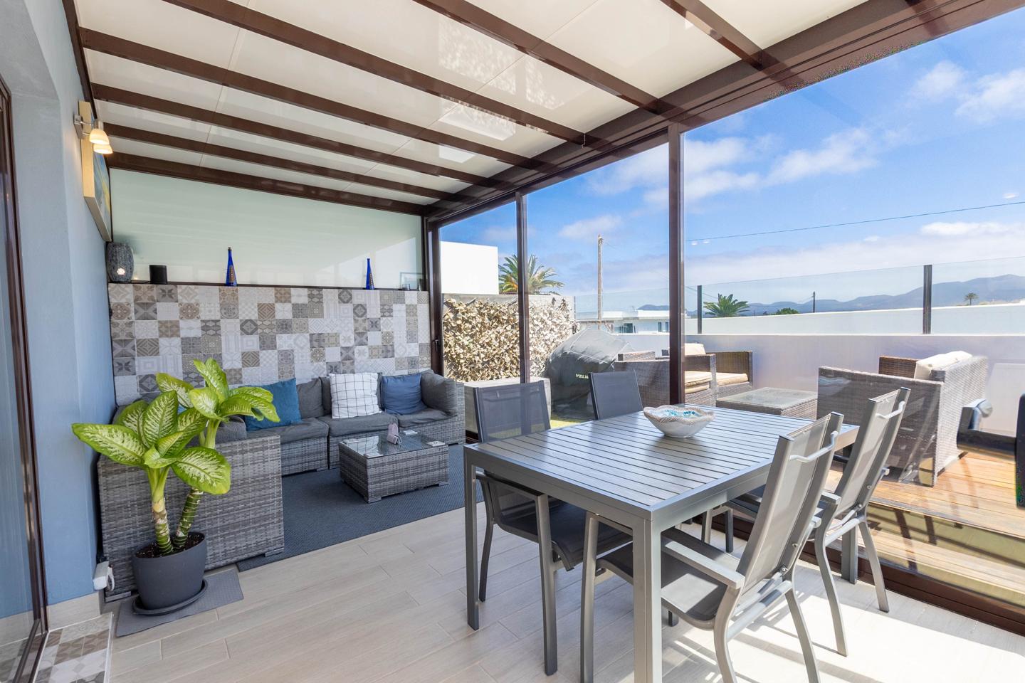 Exquisite 3 Bed Villa With Views & Pool Access