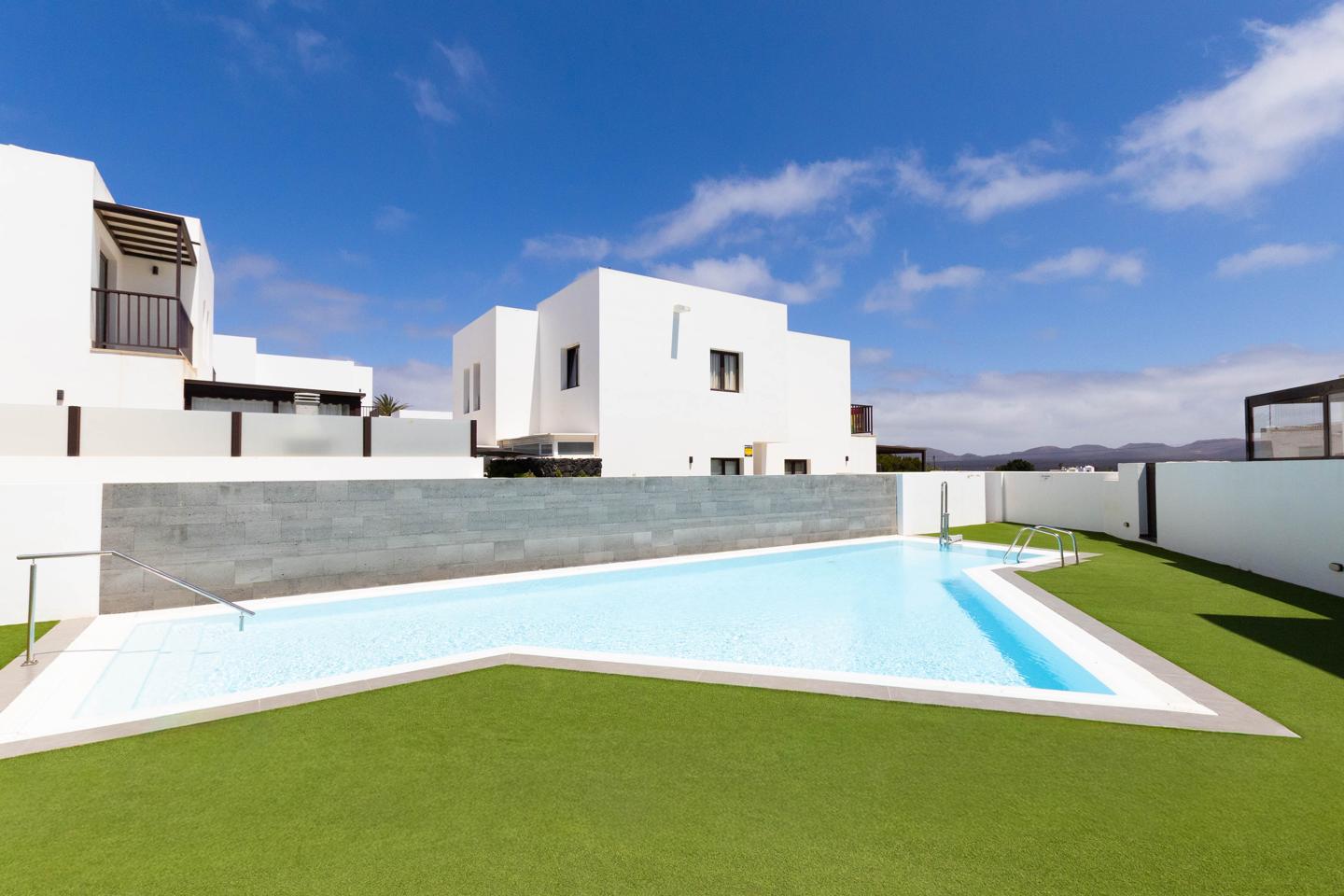 Exquisite 3 Bed Villa With Views & Pool Access