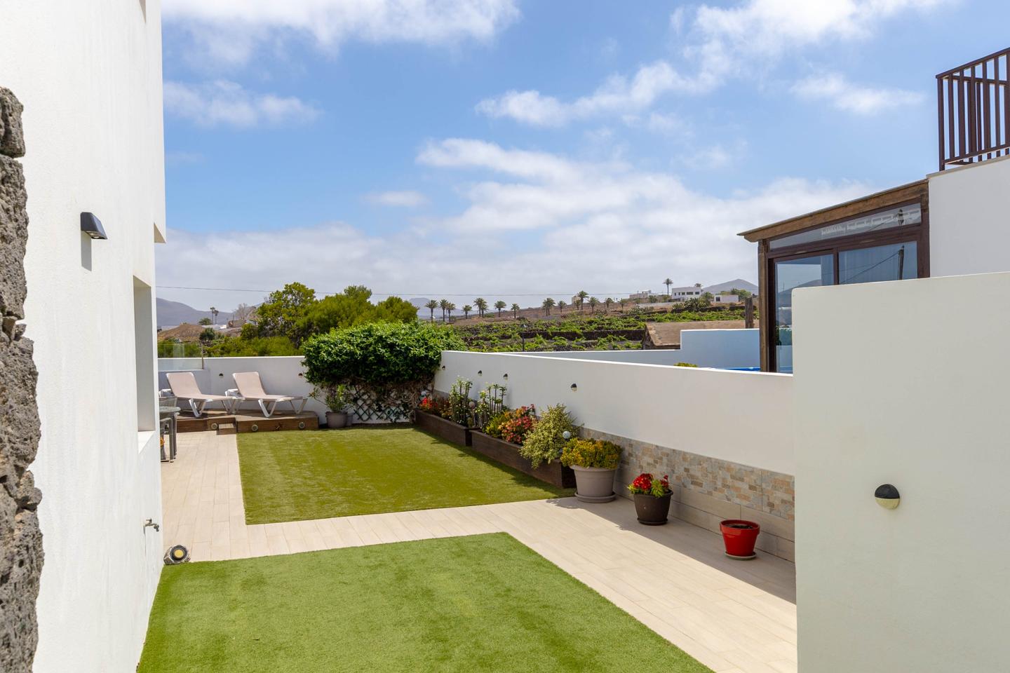 Exquisite 3 Bed Villa With Views & Pool Access