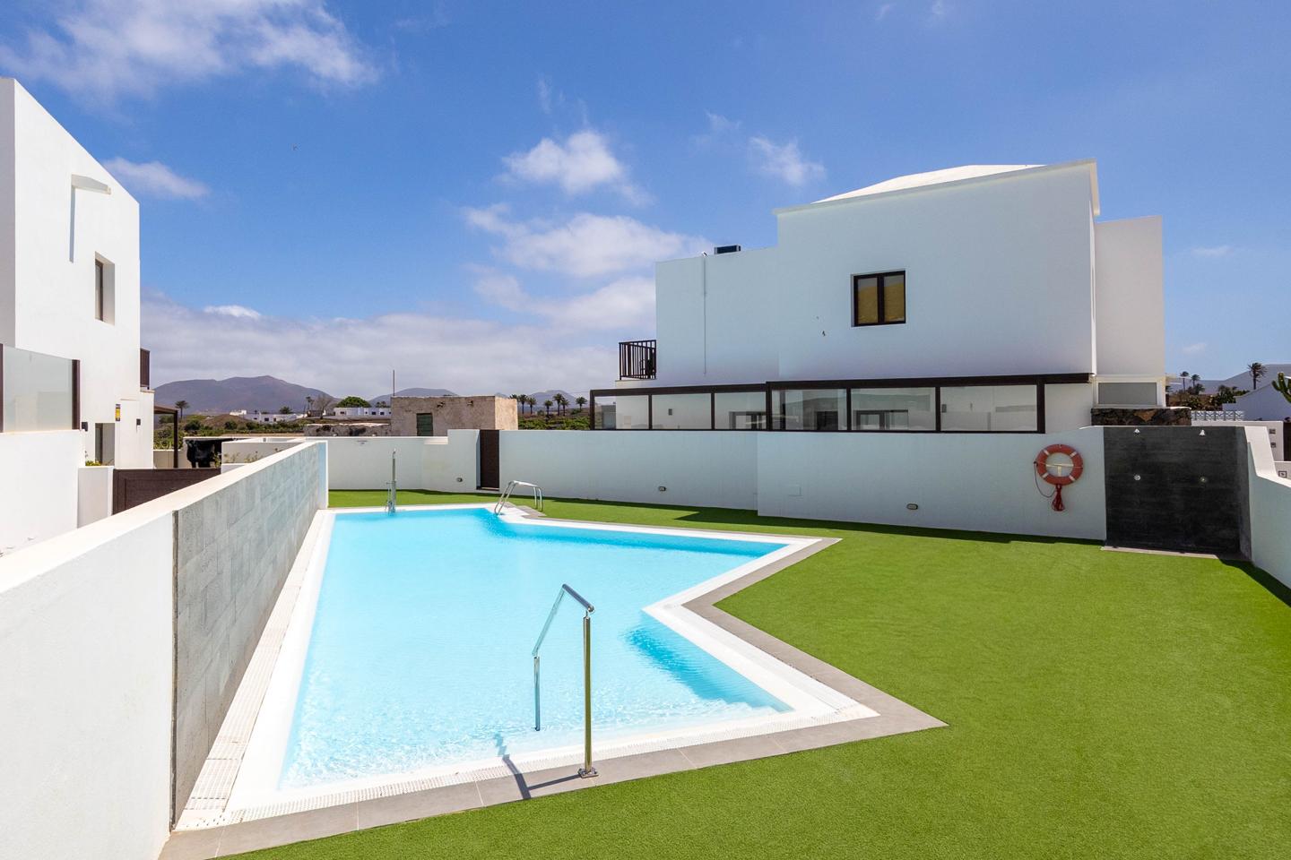 Exquisite 3 Bed Villa With Views & Pool Access