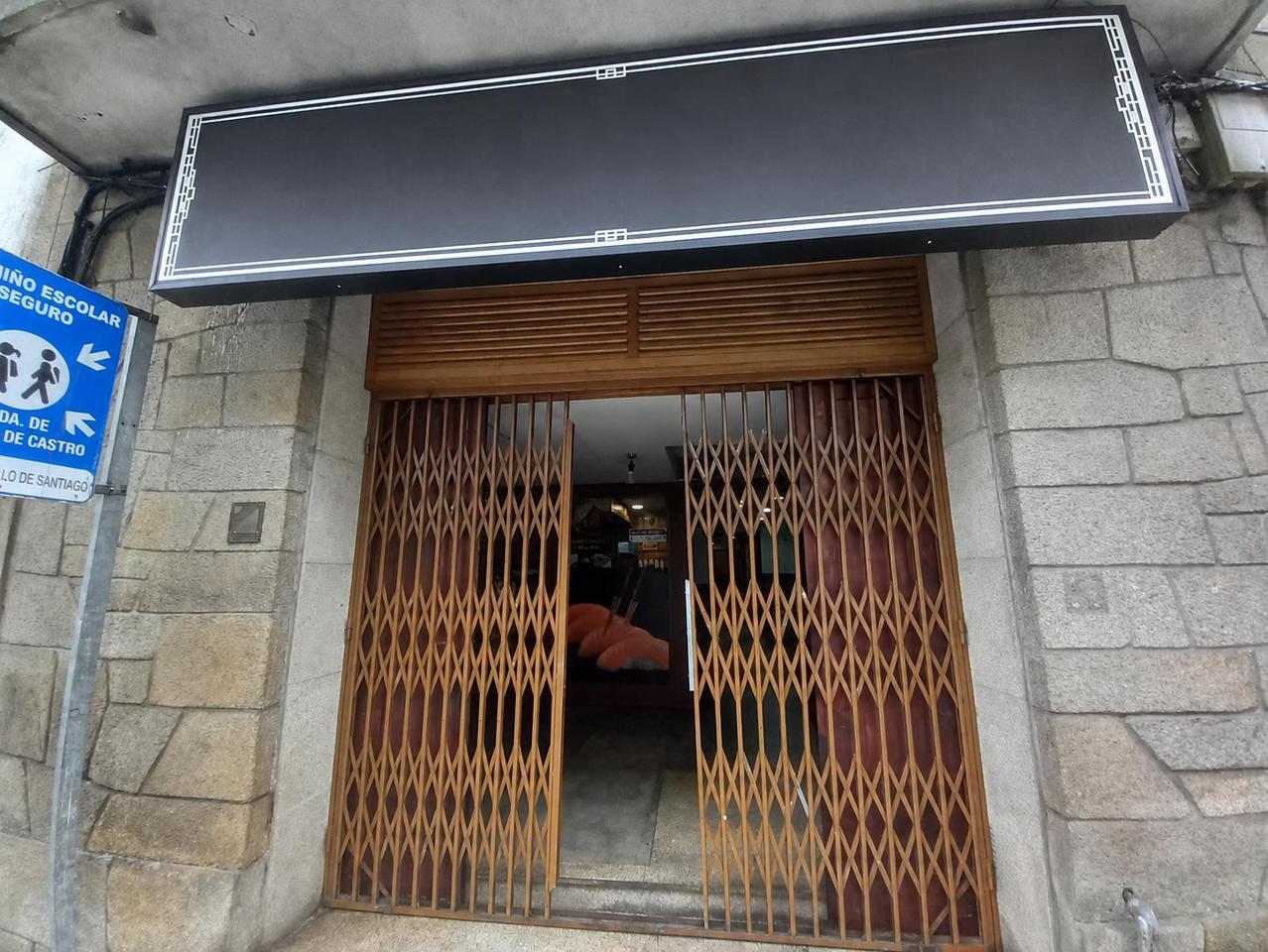Local en Avenida de Rosalía de Castro, Santiago de Compostela, A Coruña de 160 m2