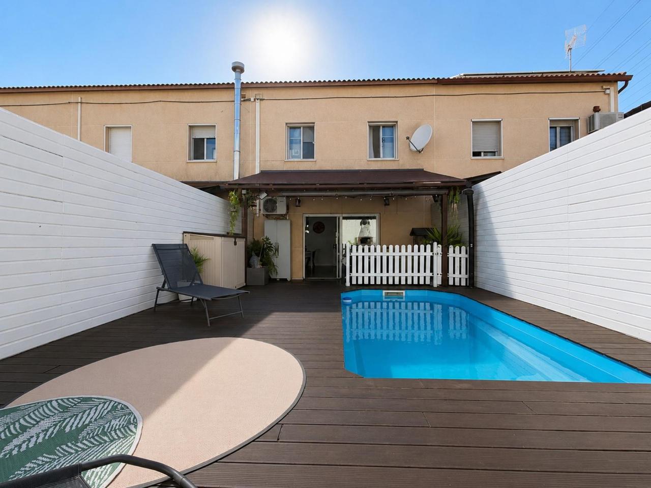 Casa / chalet en Carrer de la Conxita Badia, Castellbisbal, Barcelona de 182 m2