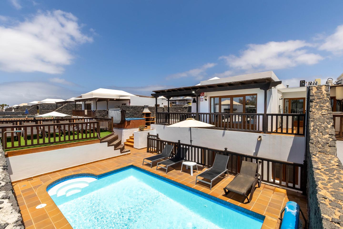 Stylish 5 Bed Villa With Superb Outdoor Spaces