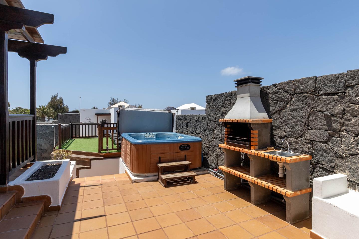 Stylish 5 Bed Villa With Superb Outdoor Spaces