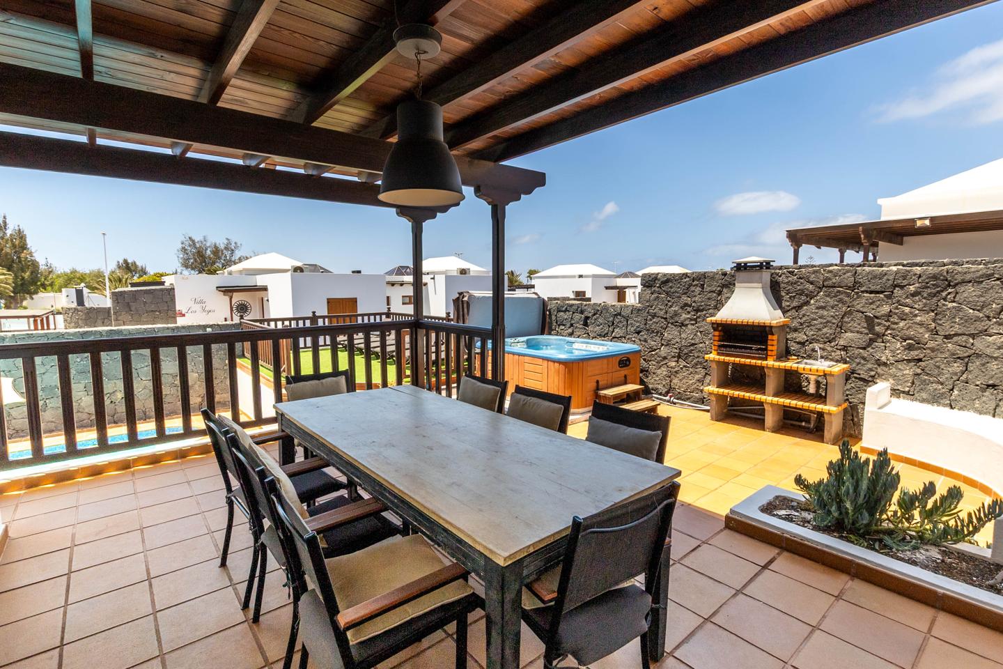 Stylish 5 Bed Villa With Superb Outdoor Spaces