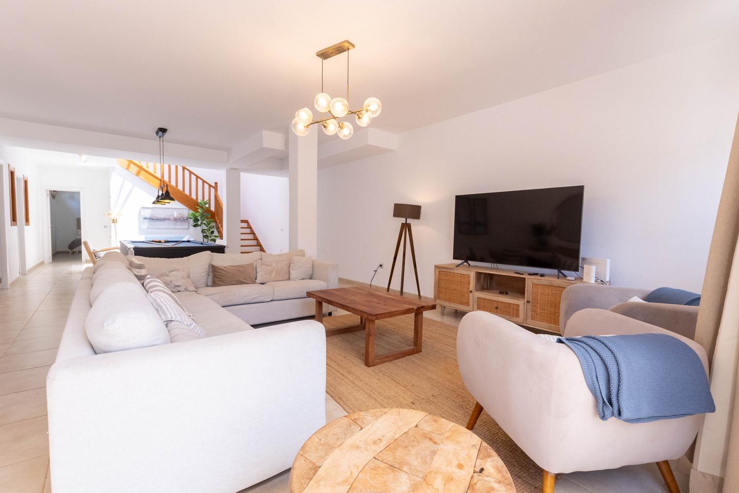 Stylish 5 Bed Villa With Superb Outdoor Spaces