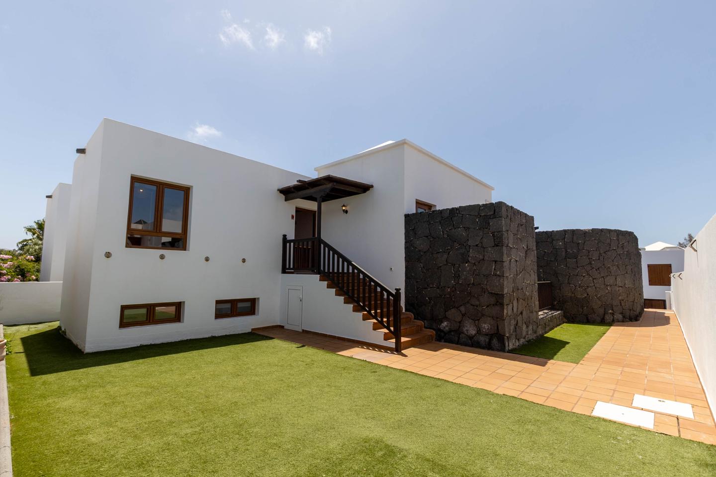 Stylish 5 Bed Villa With Superb Outdoor Spaces