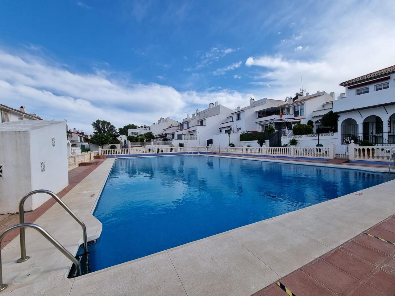 foto de CHALET ADOSADO EN URB. MAR Y MONTE, ESTEPONA