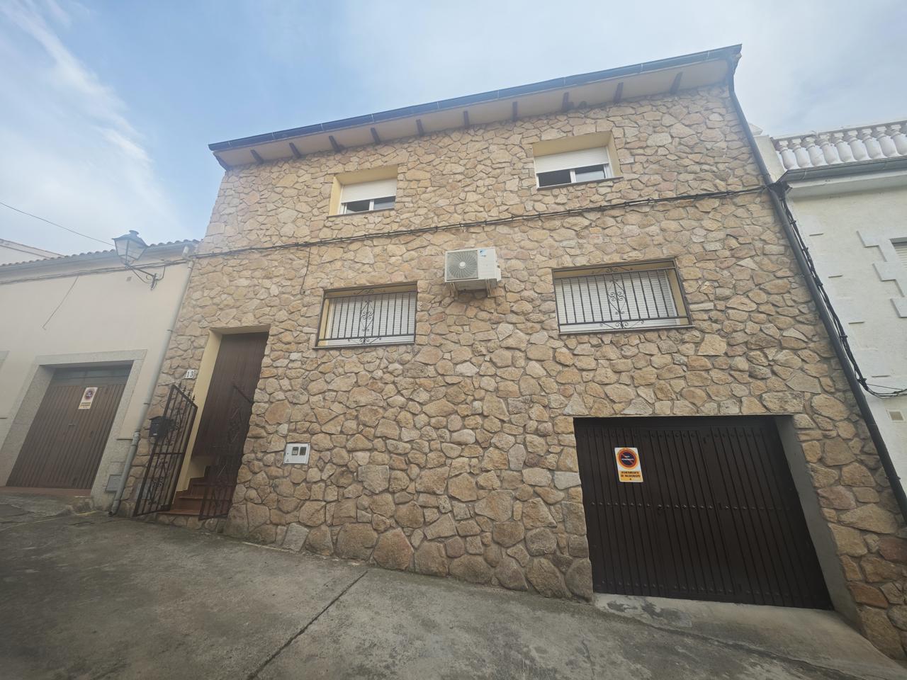 Casa / chalet en Calle Concejo, Valdeobispo, Cáceres de 250 m2