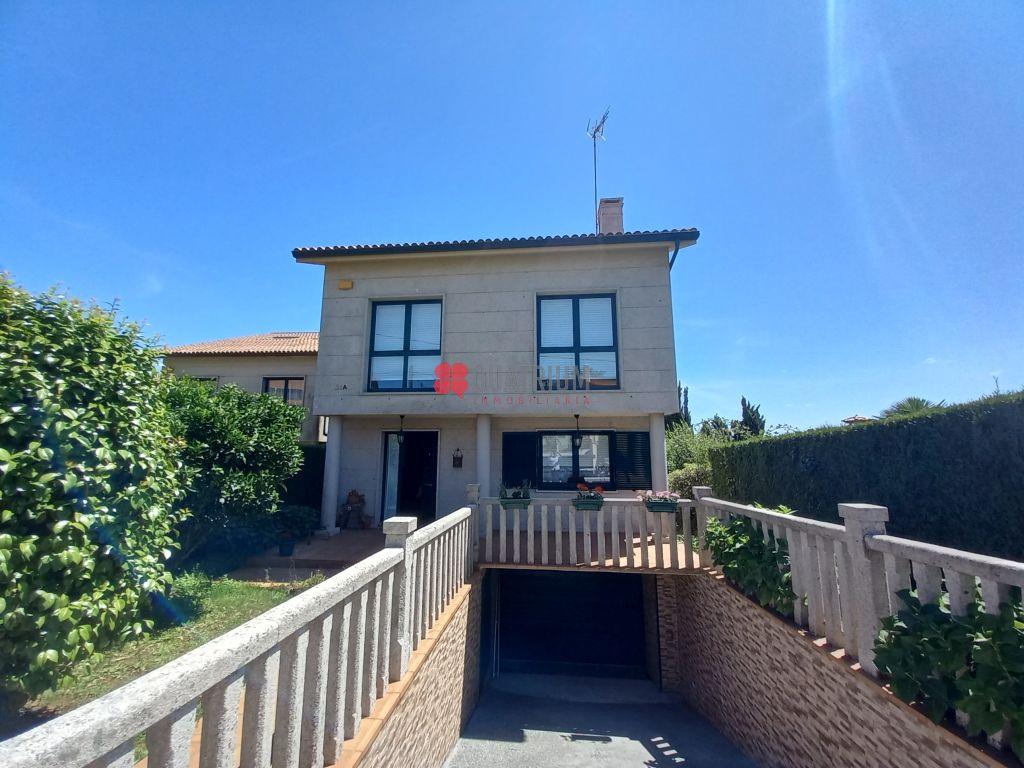 Casa / chalet en Lugar a Devesa, Santiago de Compostela, A Coruña de 245 m2