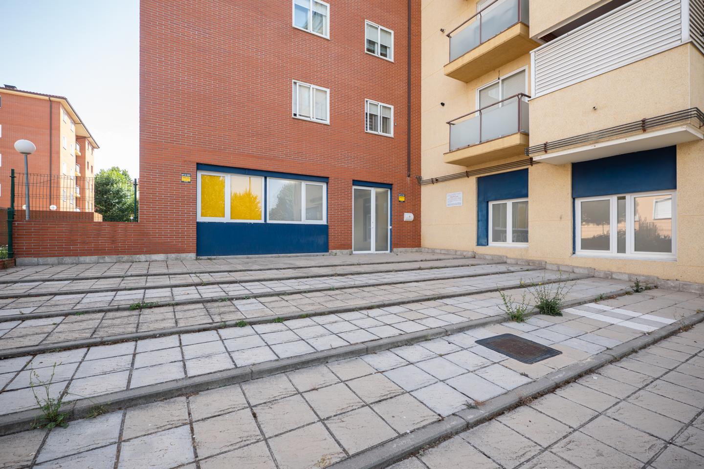 Amplio LOCAL COMERCIAL de 290 m² en SONSOLES, listo para comenzar tu negocio