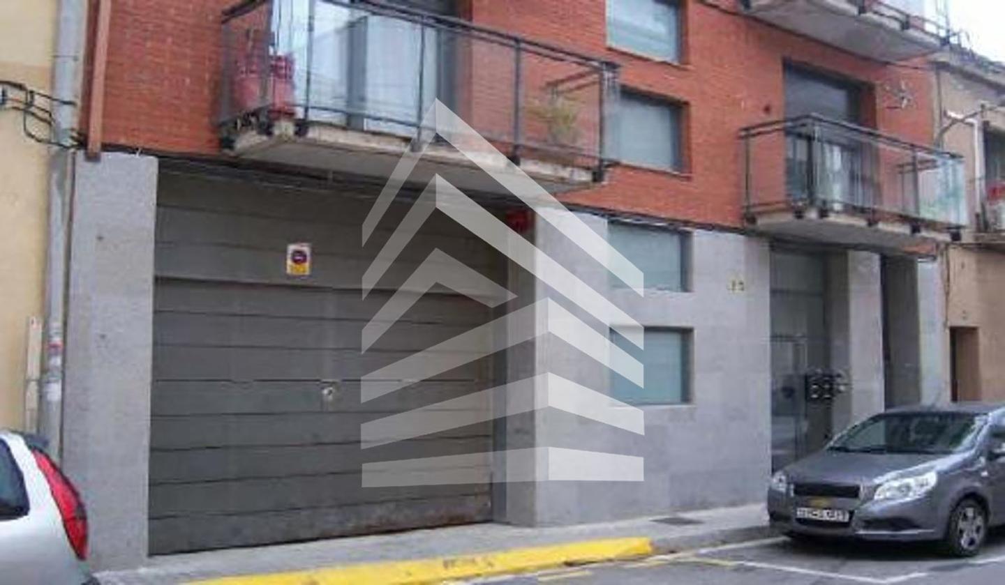 edificio en montcada-i-reixac · carrer-alt-de-sant-pere-08110 650000€