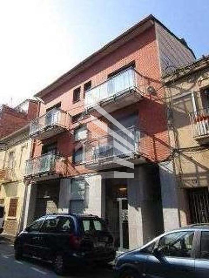 edificio en montcada-i-reixac · carrer-alt-de-sant-pere-08110 650000€