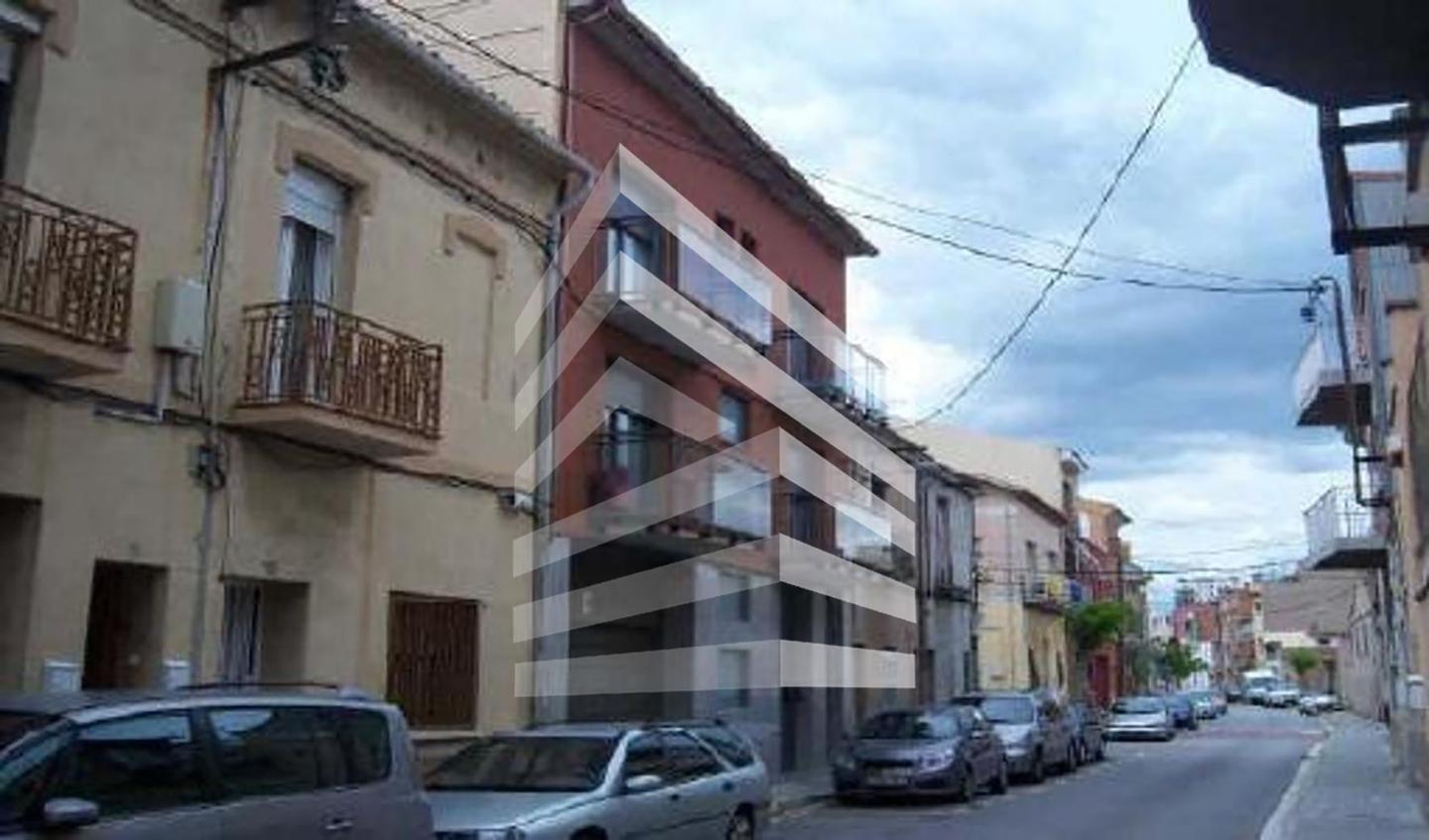 edificio en montcada-i-reixac · carrer-alt-de-sant-pere-08110 650000€