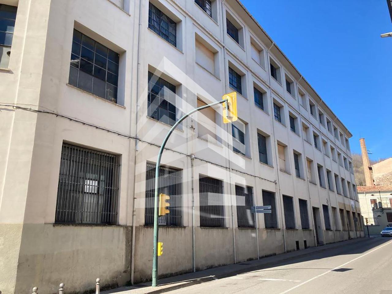 nave-industrial en olot · carrer-pare-antoni-soler-17800 800000€