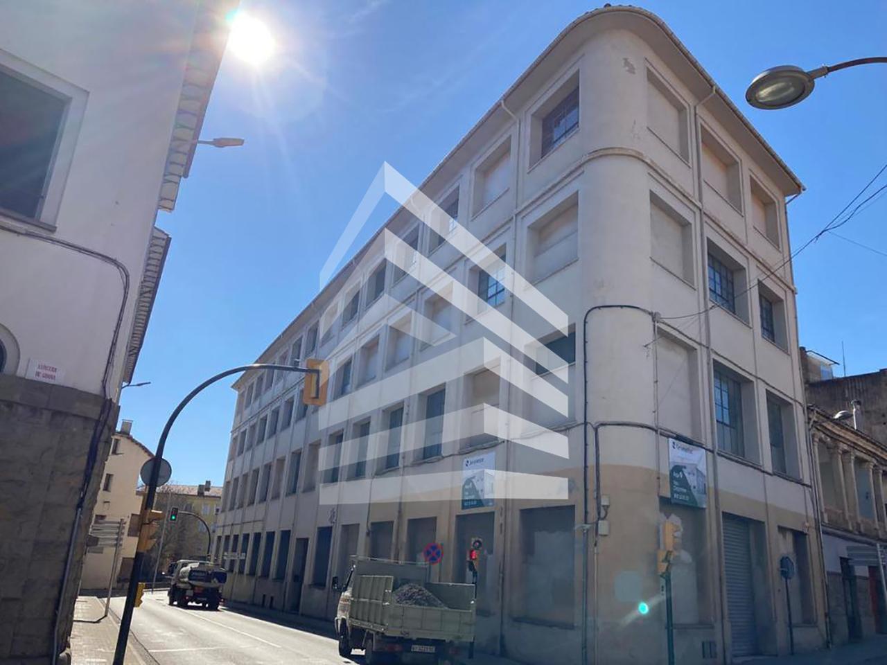 nave-industrial en olot · carrer-pare-antoni-soler-17800 800000€
