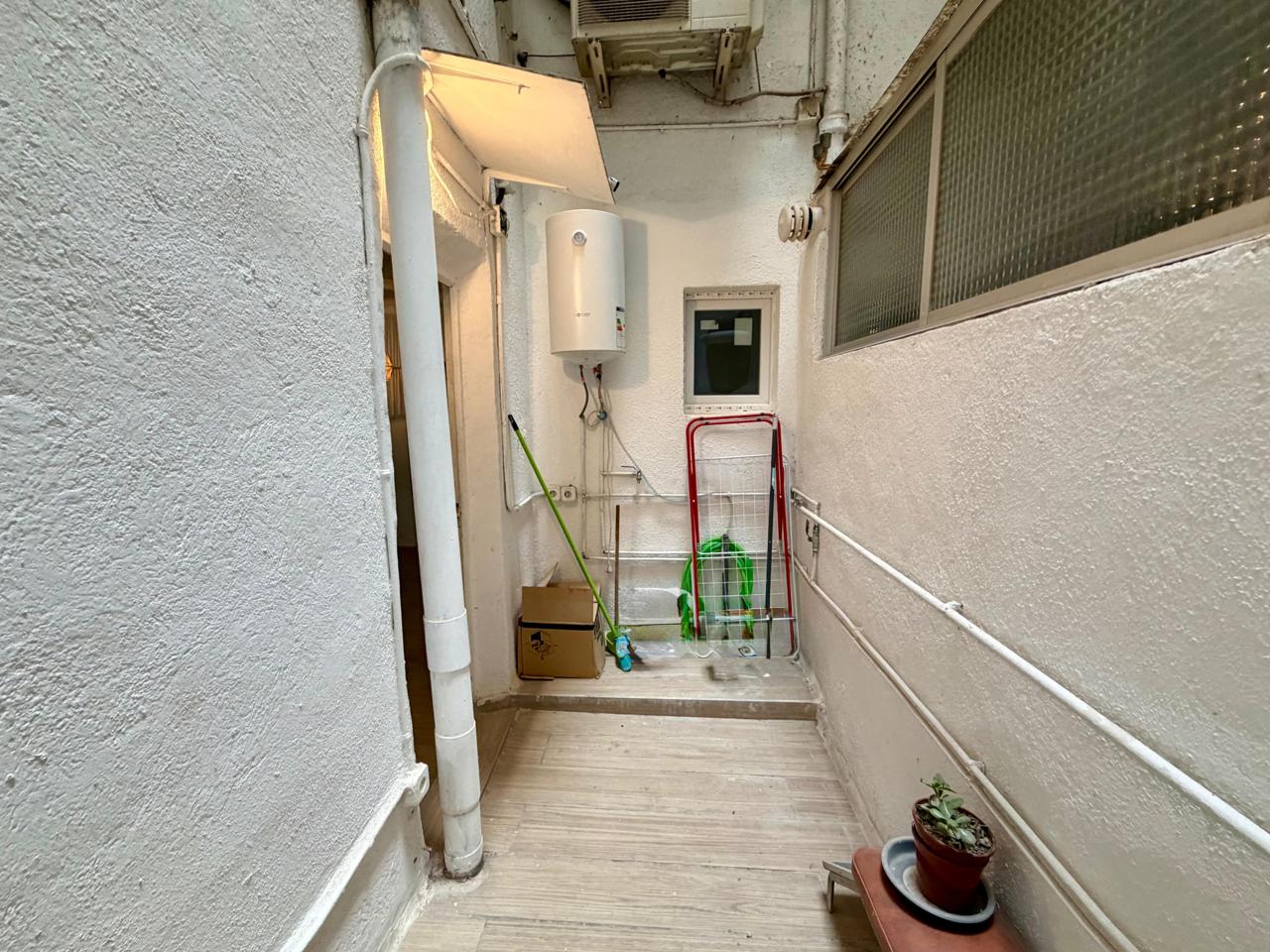 local en montcada-i-reixac ·  85000€