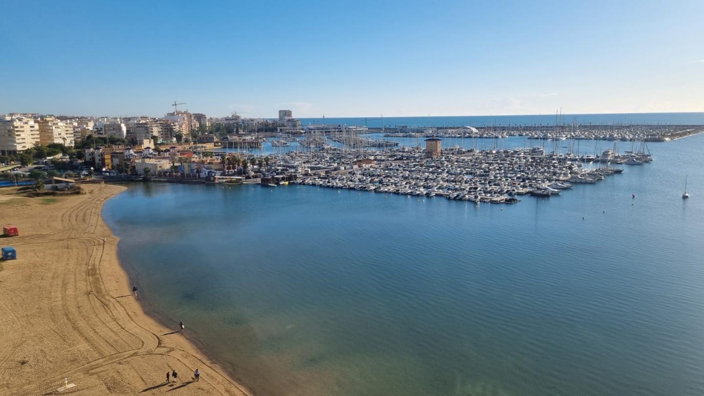 Piso en Avenida Doctor Gregorio Marañon, Torrevieja, Alicante de 67 m2