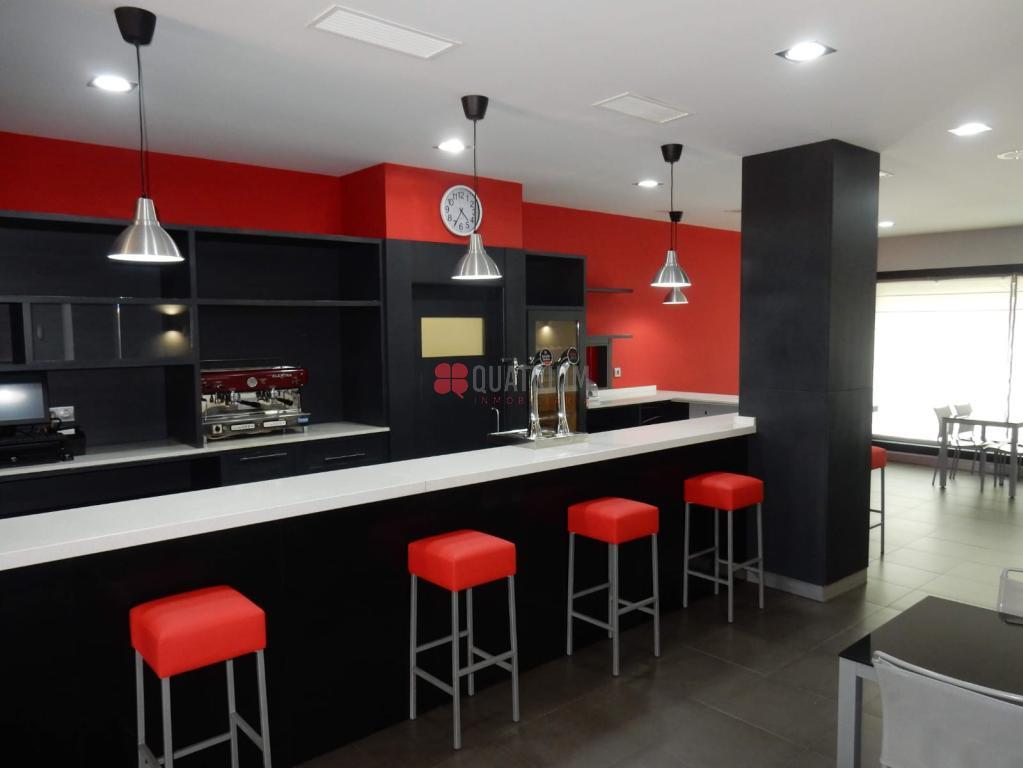 Local en Avenida da Maía, Bertamiráns, A Coruña de 115 m2