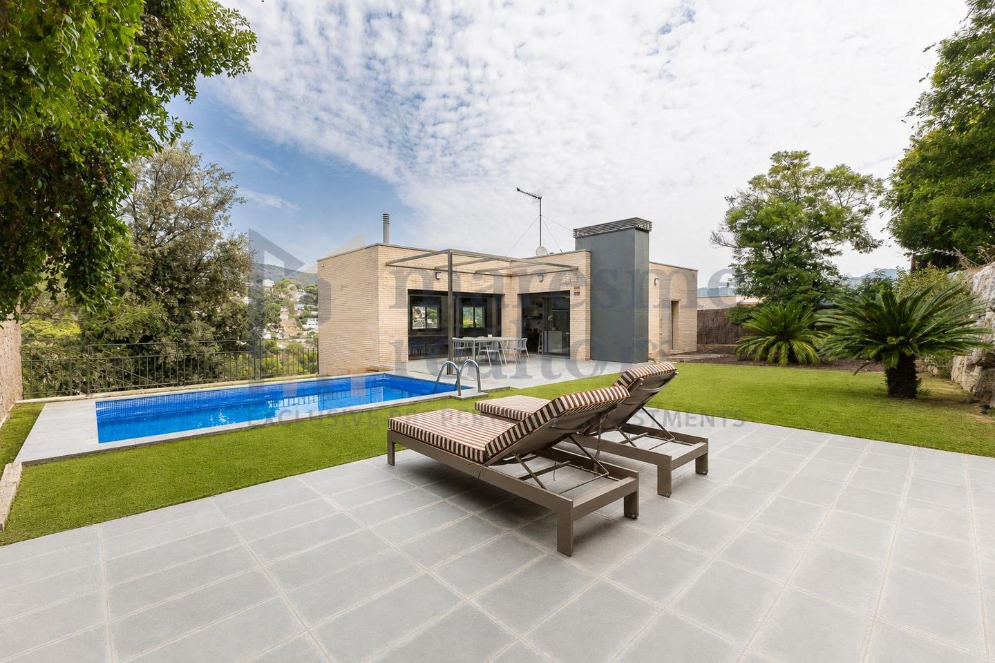 Exclusiva villa con piscina privada y vistas a los viñedos en Alella