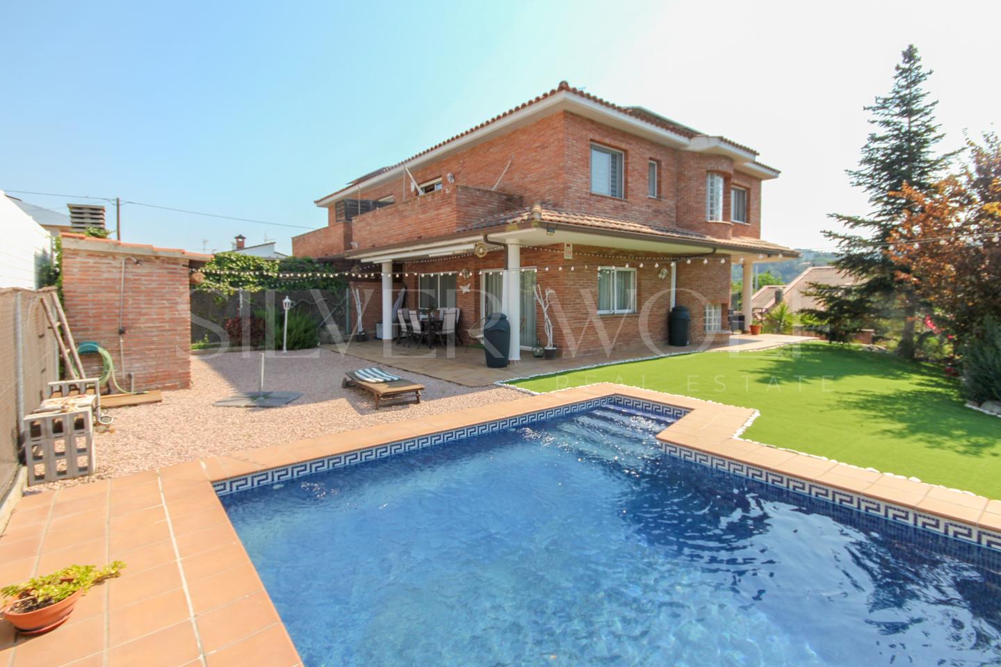 Casa / chalet en Carrer Magnòlies, Les Fonts, Barcelona de 270 m2