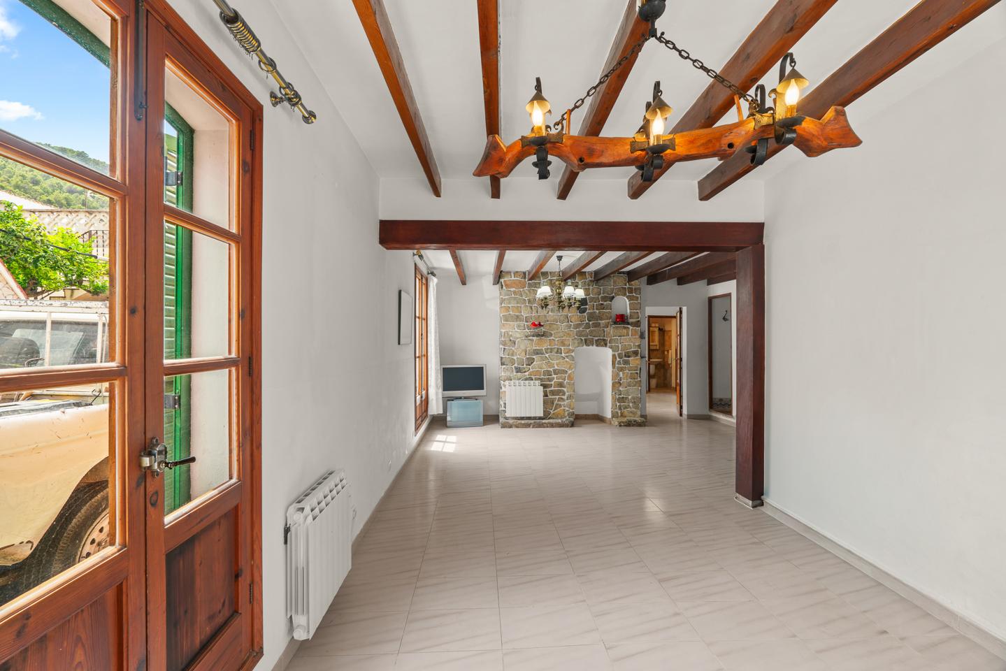 Casa de pueblo con terraza y patio soleado — S'Arracó — Foto 4