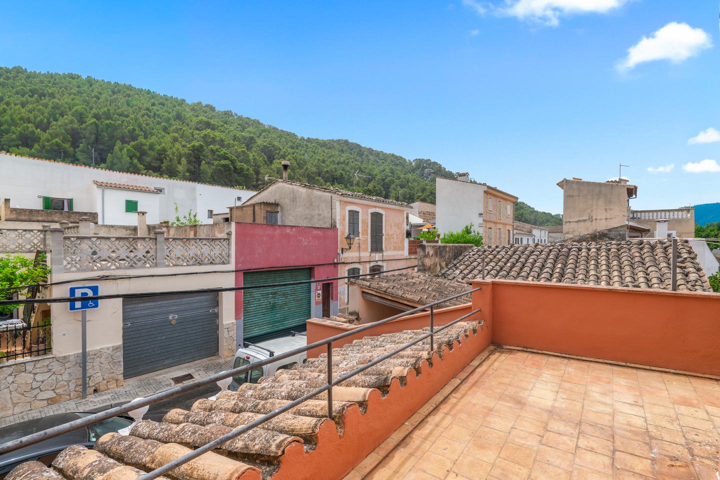 Casa de pueblo con terraza y patio soleado — S'Arracó — Foto 9