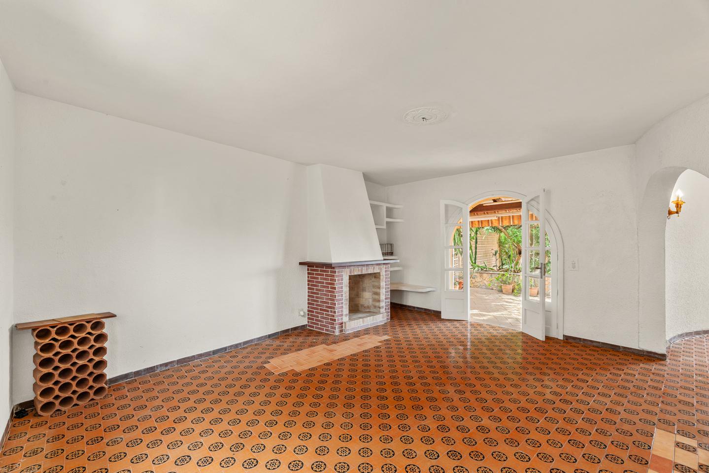 Chalet con jardín y posibilidad de piscina a pocos pasos del mar — Sant Elm — Foto 4