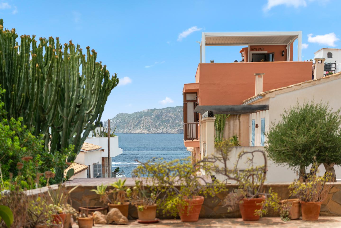 Chalet con jardín y posibilidad de piscina a pocos pasos del mar — Sant Elm