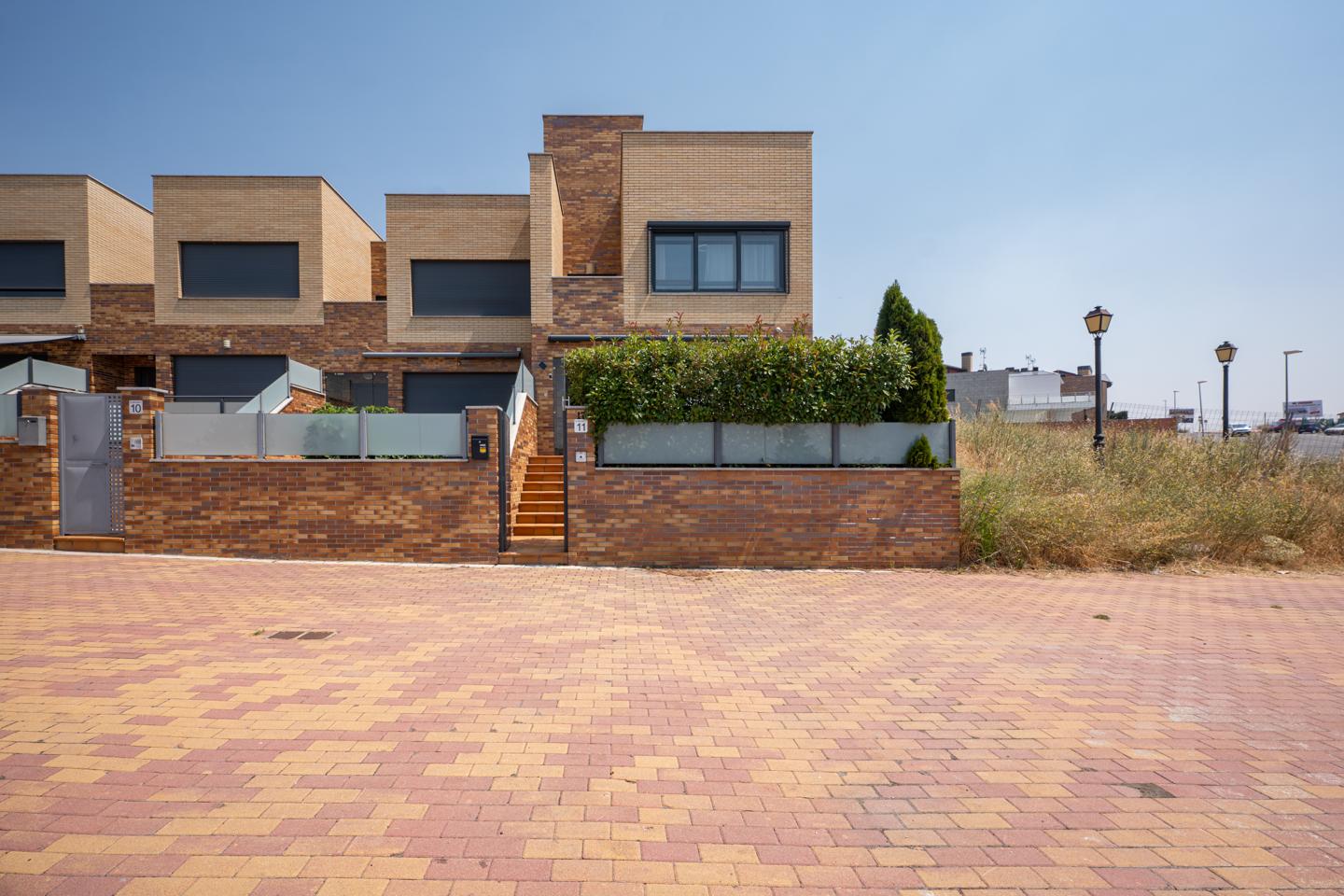 Chalet de 3 Dormitorios con Más de 250 m² en Hervencias