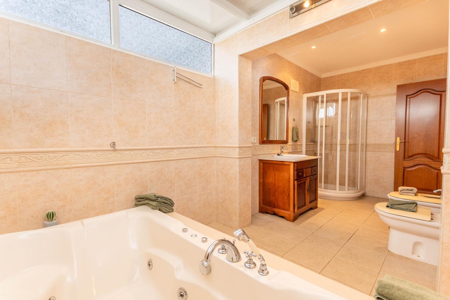 Stunning 4 Bed Detached Villa In Parque Del Rey