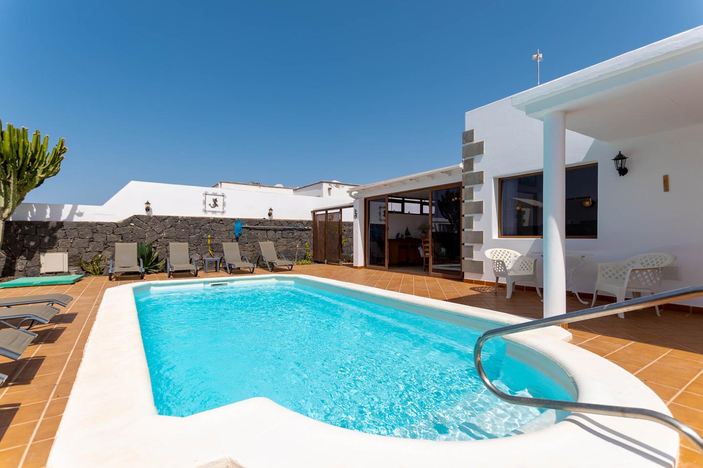 Stunning 4 Bed Detached Villa In Parque Del Rey