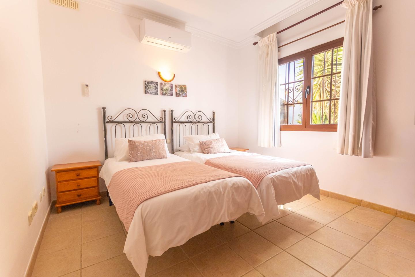 Stunning 4 Bed Detached Villa In Parque Del Rey