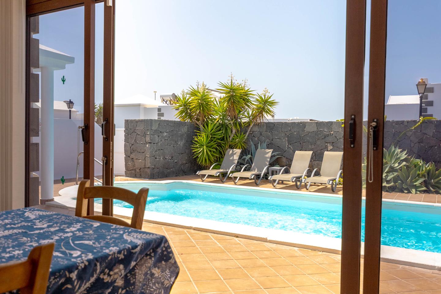 Stunning 4 Bed Detached Villa In Parque Del Rey