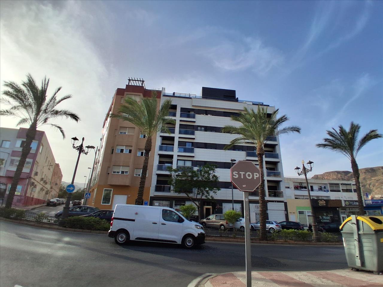 foto de EDIFICIO EN ROQUETA DE MAR, ALMERÍA