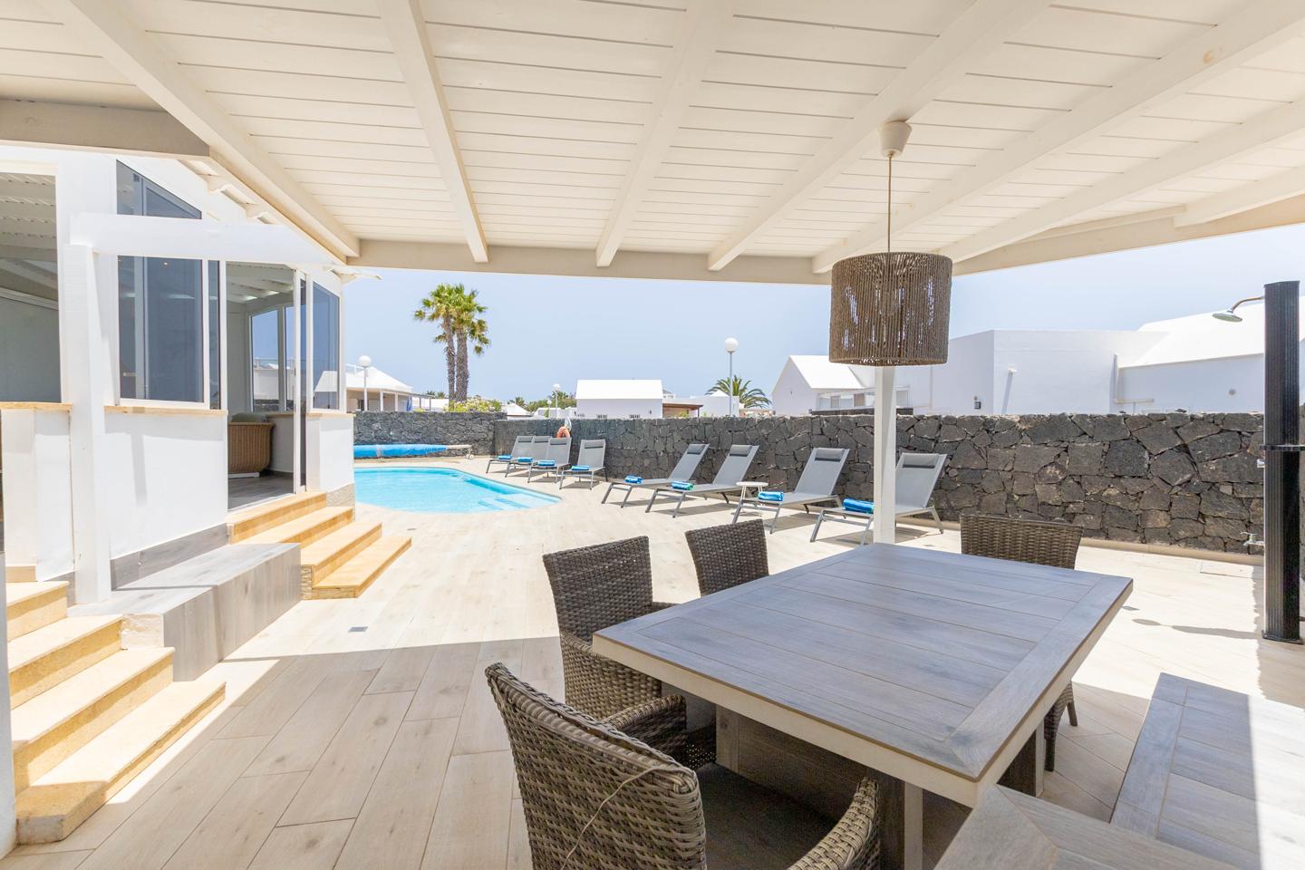 Prestigious 5 Bed Villa With Views In Playa Real