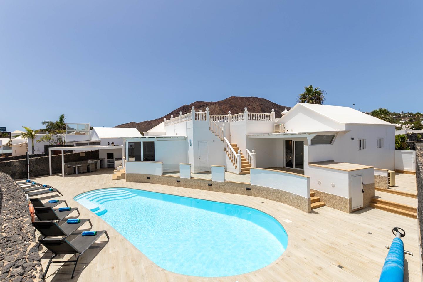 Prestigious 5 Bed Villa With Views In Playa Real