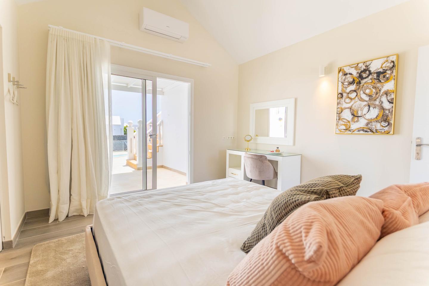 Prestigious 5 Bed Villa With Views In Playa Real