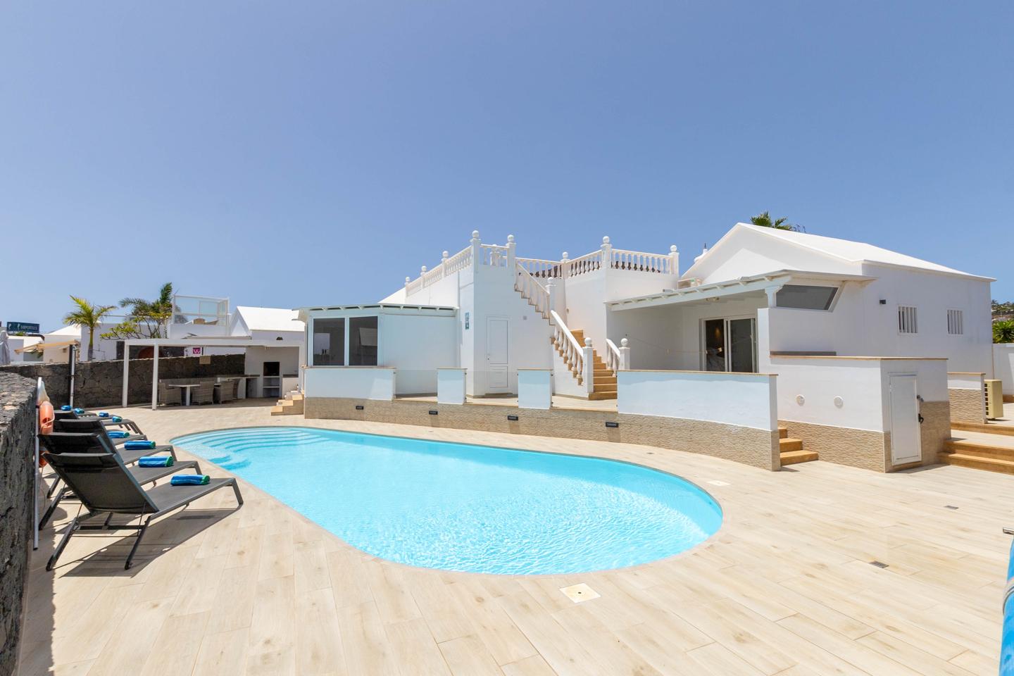 Prestigious 5 Bed Villa With Views In Playa Real