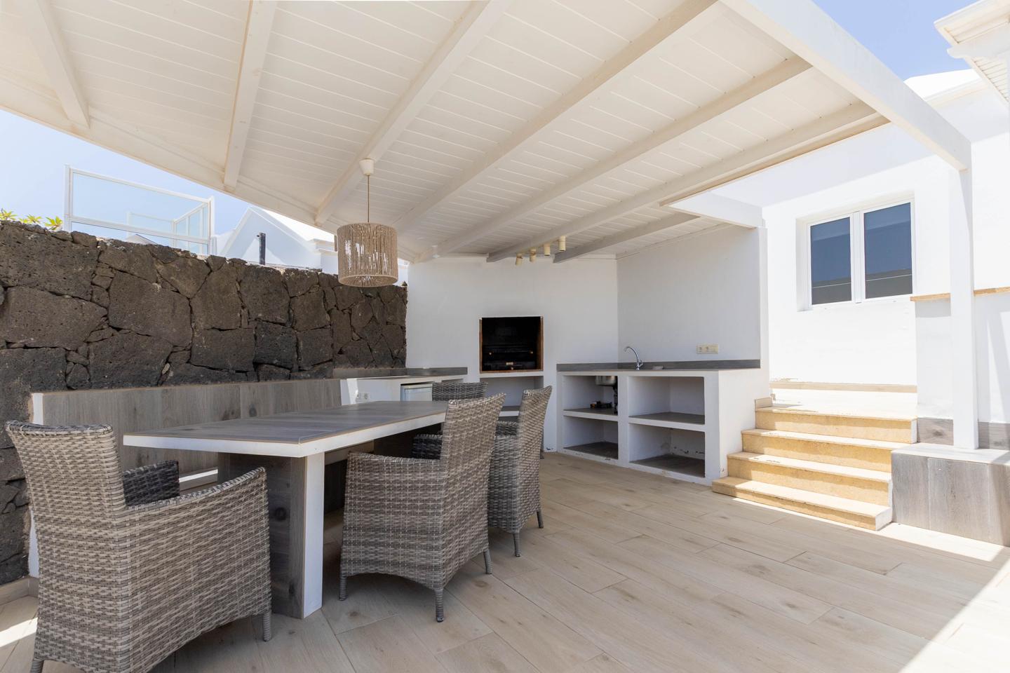 Prestigious 5 Bed Villa With Views In Playa Real