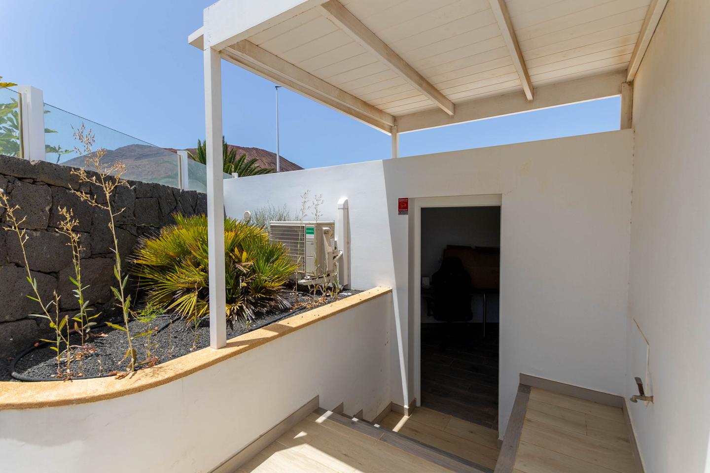 Prestigious 5 Bed Villa With Views In Playa Real