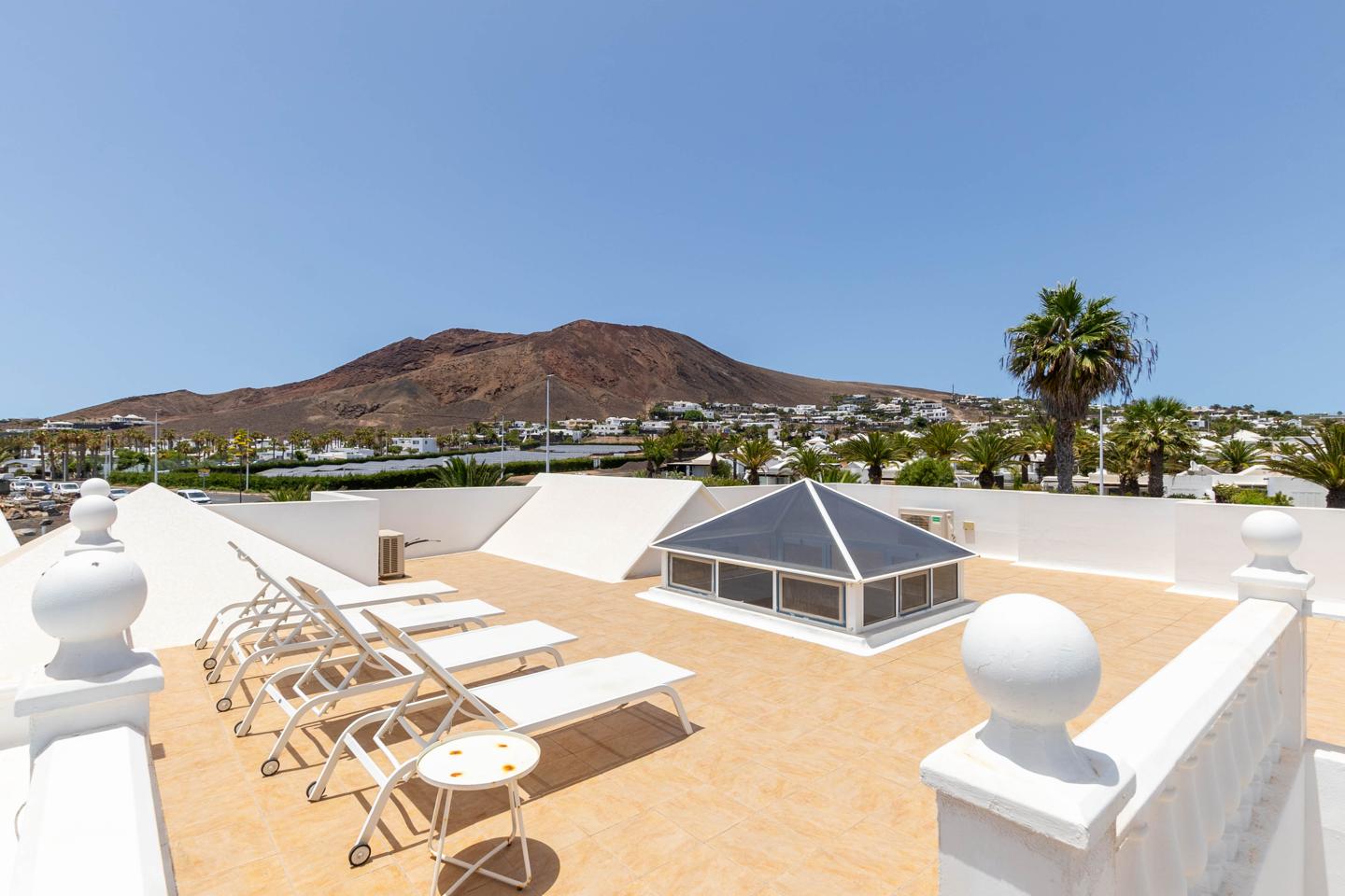 Prestigious 5 Bed Villa With Views In Playa Real