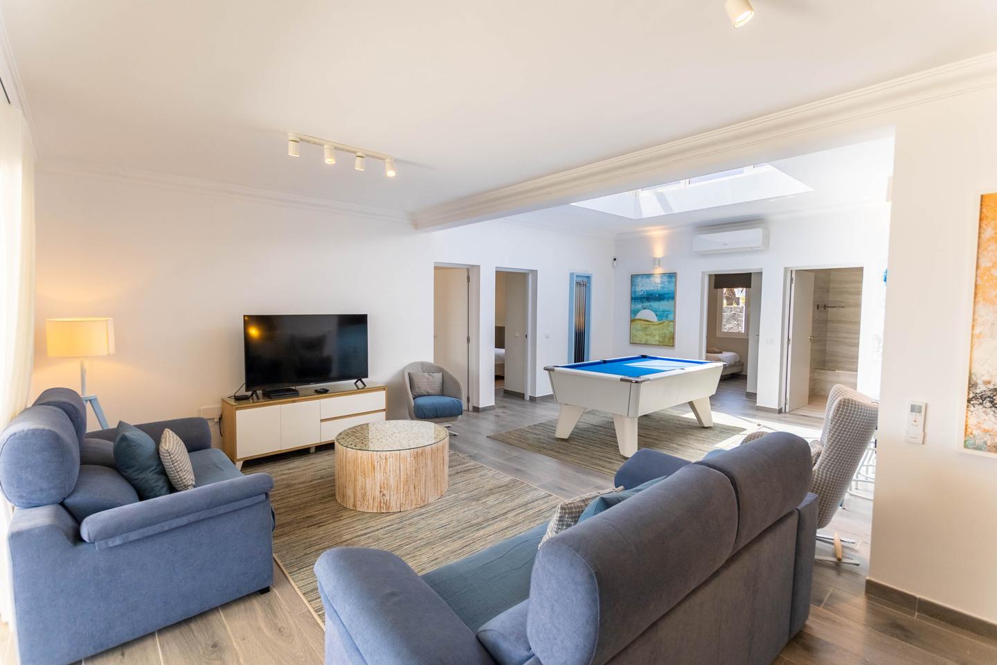 Prestigious 5 Bed Villa With Views In Playa Real