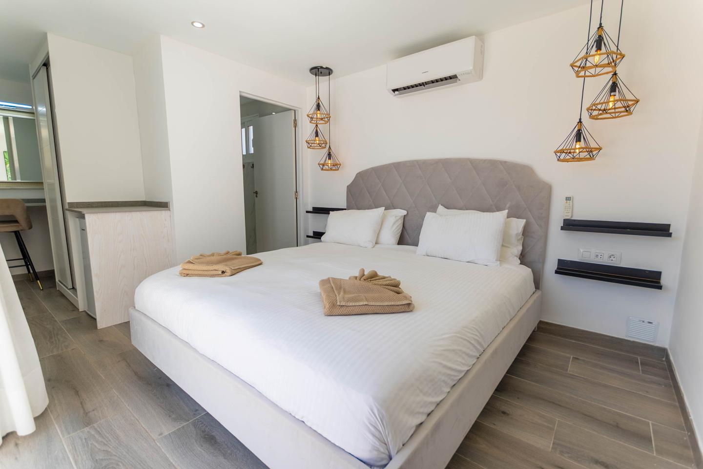 Prestigious 5 Bed Villa With Views In Playa Real